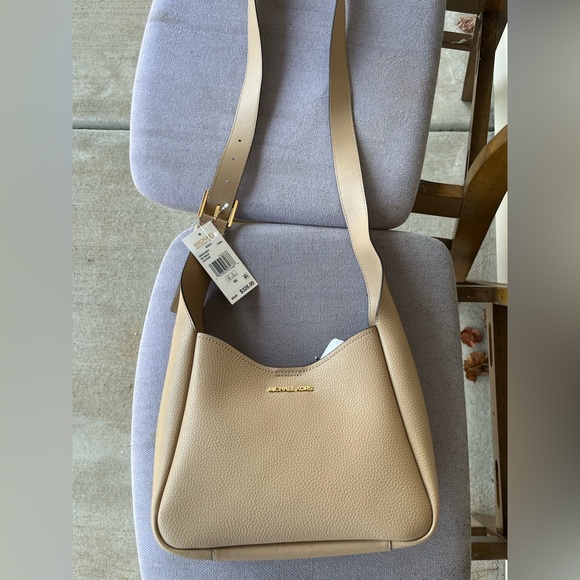 Michael Kors Beige Leather Shoulder Bag - Picture 1 of 9